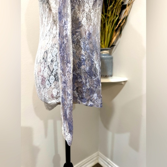 Weavevers Blue and White Fitted Long Sleeve Sheer Blouse size Small - Picture 3 of 7